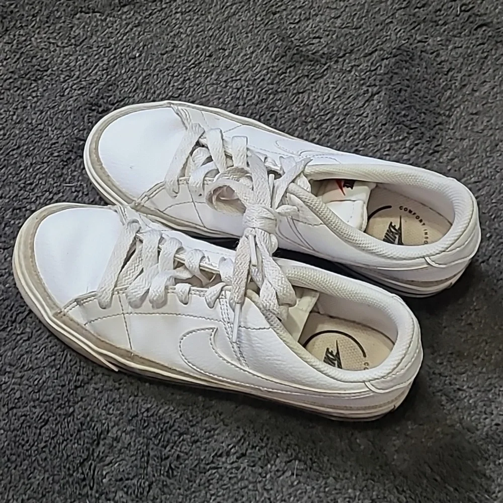 Nike court legacy